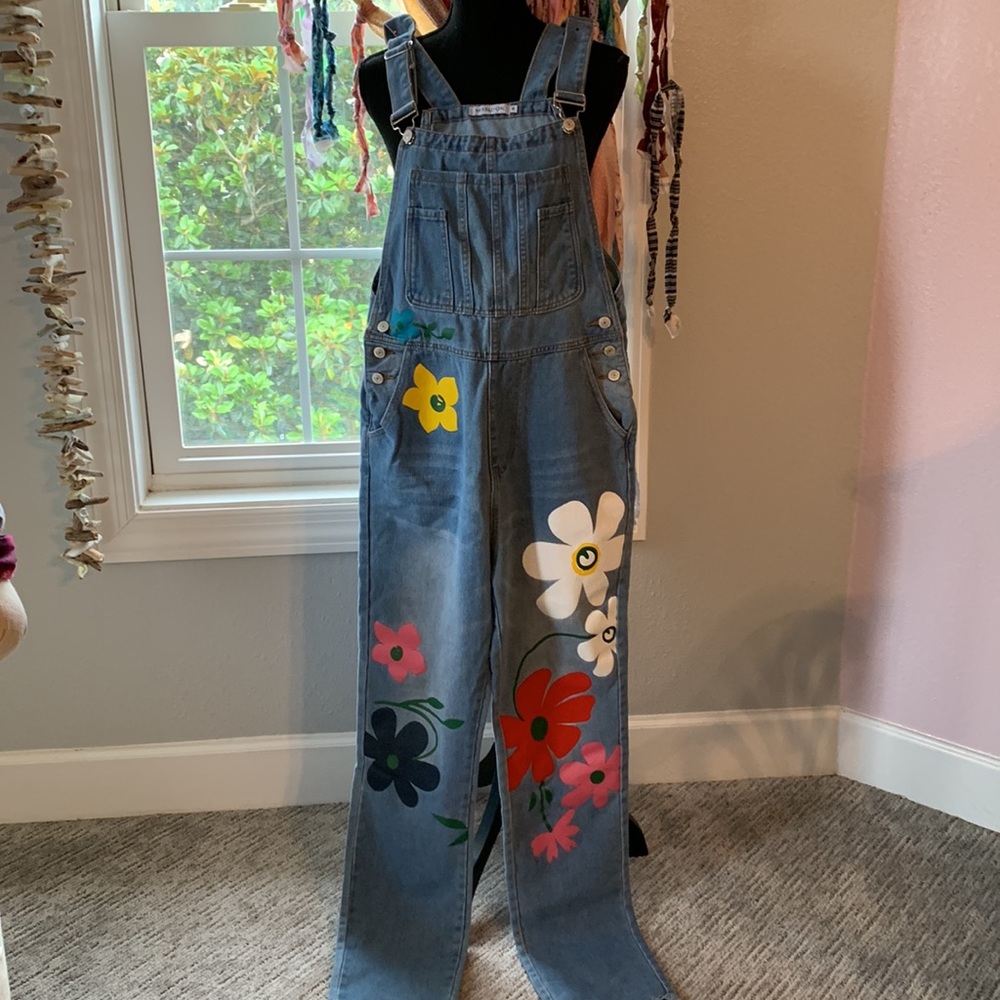 Miss Look daisy overalls size medium new never worn size 9-10